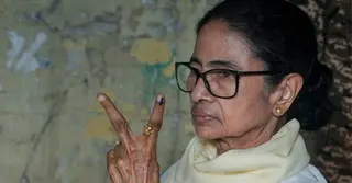 পশ্চিমবঙ্গের মন্ত্রিসভা ভেঙে দিলেন রাজ্যপাল; মমতার বিদায়